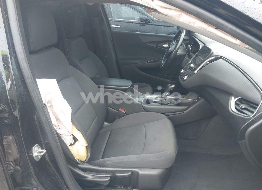 Photo 5 of 2016 Chevrolet Malibu 1LT (VIN 1G1ZE5ST8GF177859)