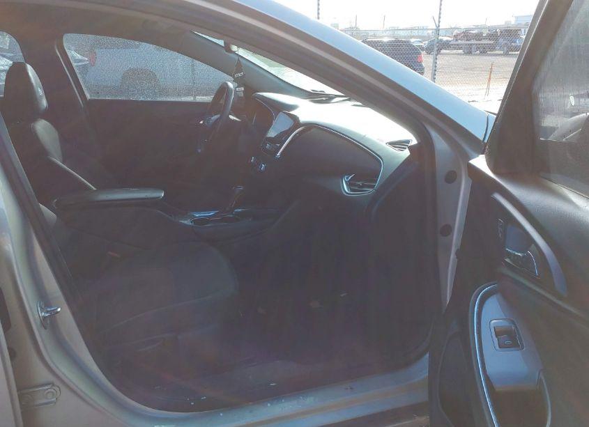 Photo 5 of 2016 Chevrolet Malibu 1LT (VIN 1G1ZE5ST8GF192314)