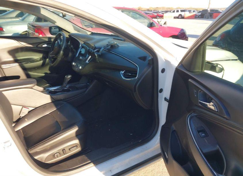 Photo 5 of 2016 Chevrolet Malibu 1LT (VIN 1G1ZE5ST8GF214294)