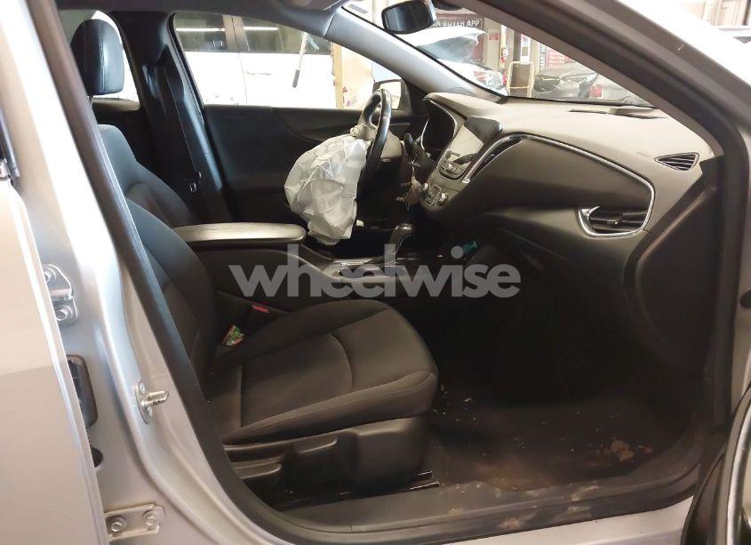 Photo 5 of 2016 Chevrolet Malibu 1LT (VIN 1G1ZE5ST8GF216952)