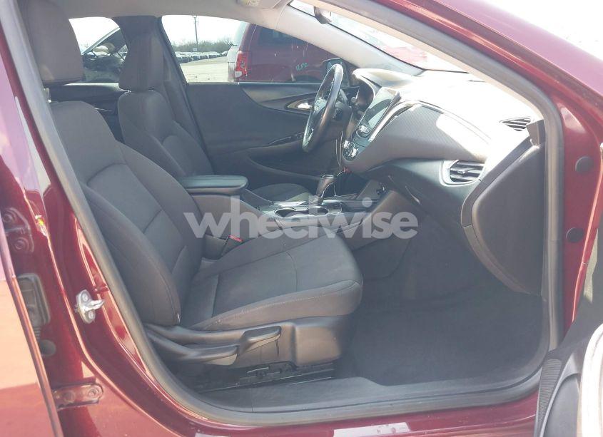 Photo 5 of 2016 Chevrolet Malibu 1LT (VIN 1G1ZE5ST8GF260918)