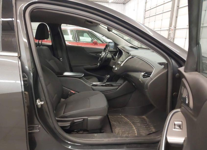 Photo 5 of 2016 Chevrolet Malibu 1LT (VIN 1G1ZE5ST8GF269909)