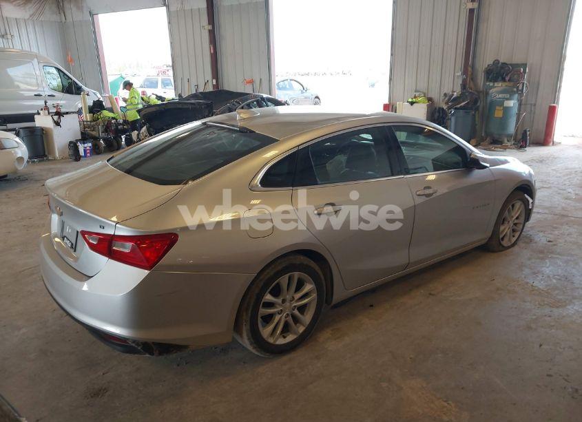 Photo 4 of 2016 Chevrolet Malibu 1LT (VIN 1G1ZE5ST8GF272695)