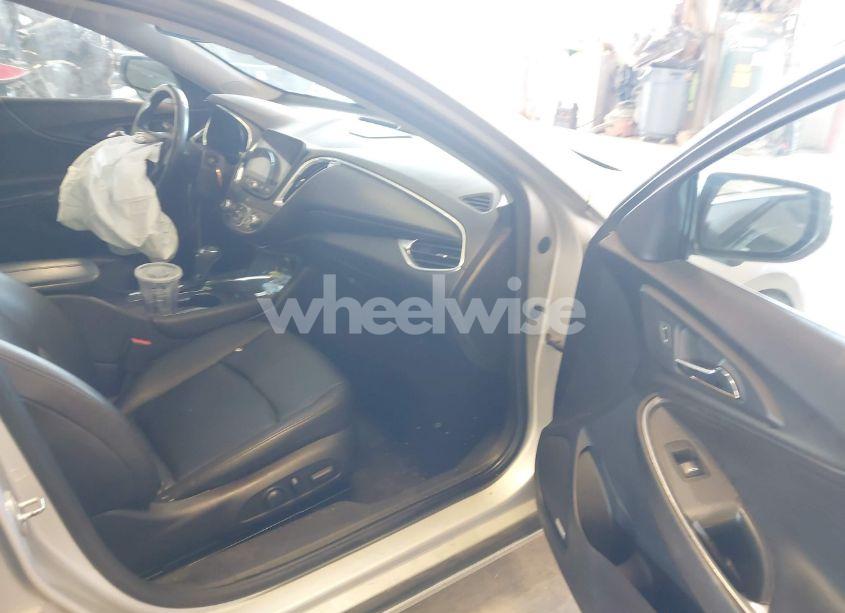 Photo 5 of 2016 Chevrolet Malibu 1LT (VIN 1G1ZE5ST8GF272695)