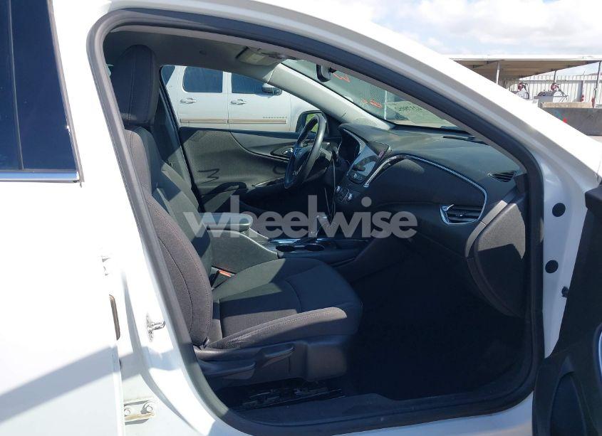 Photo 5 of 2016 Chevrolet Malibu 1LT (VIN 1G1ZE5ST8GF341708)