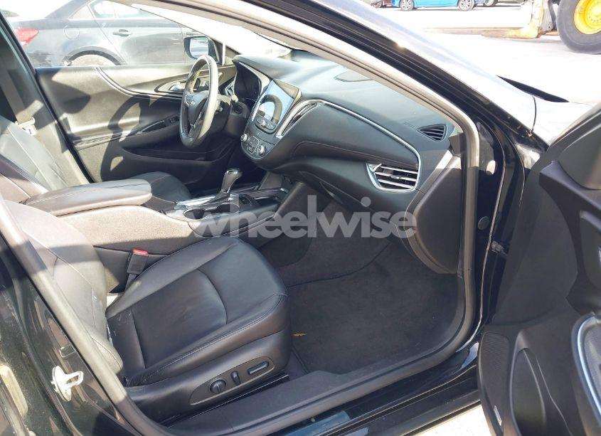 Photo 5 of 2017 Chevrolet Malibu 1LT (VIN 1G1ZE5ST8HF106503)