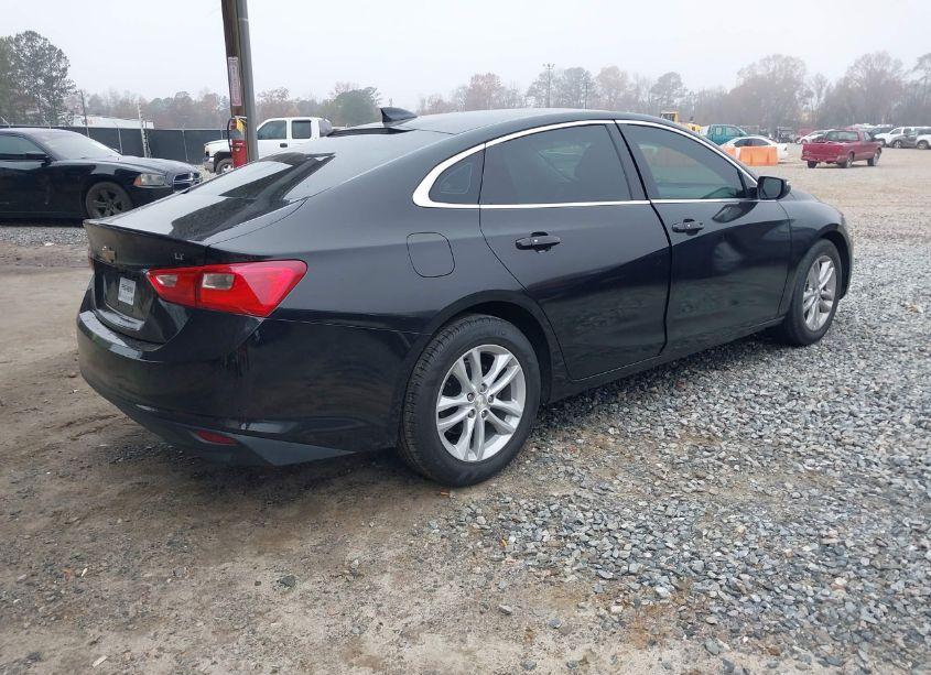 Photo 4 of 2017 Chevrolet Malibu 1LT (VIN 1G1ZE5ST8HF117064)