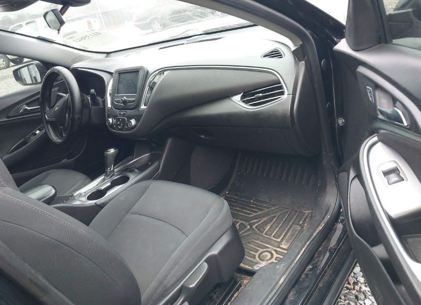 Photo 5 of 2017 Chevrolet Malibu 1LT (VIN 1G1ZE5ST8HF117064)