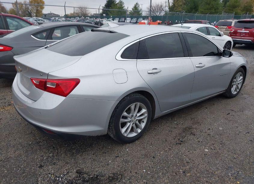 Photo 4 of 2017 Chevrolet Malibu 1LT (VIN 1G1ZE5ST8HF120868)