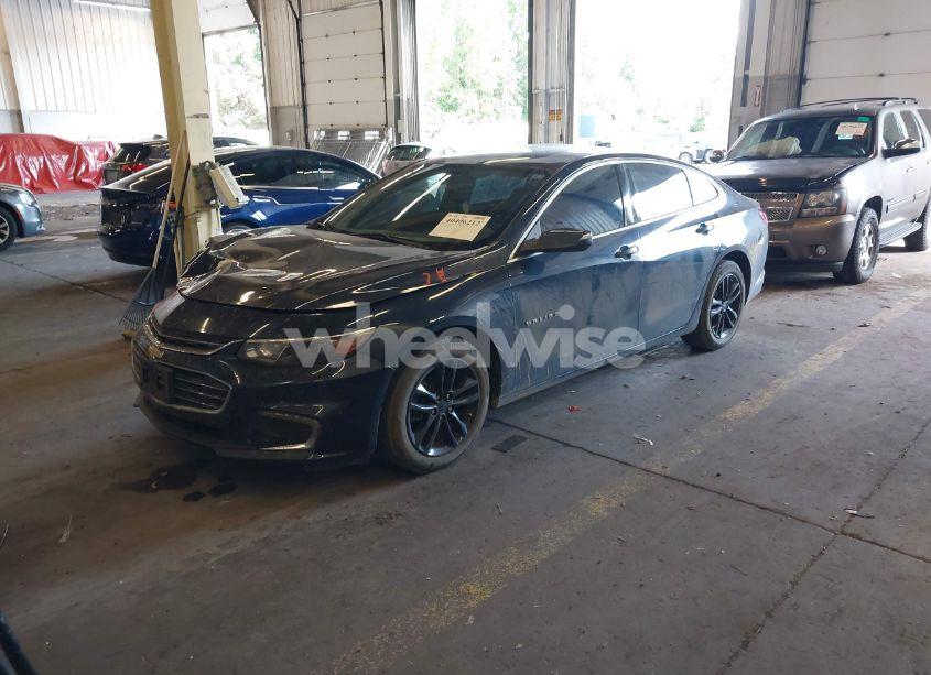 Photo 2 of 2017 Chevrolet Malibu 1LT (VIN 1G1ZE5ST8HF130090)