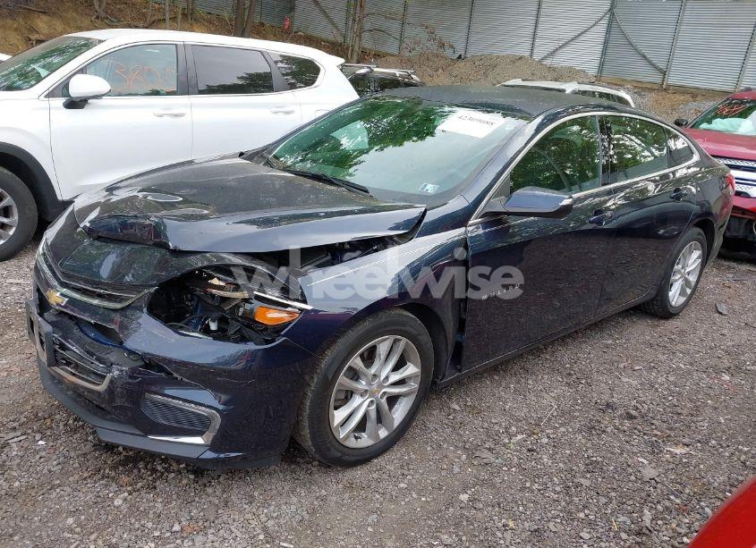 Photo 2 of 2017 Chevrolet Malibu 1LT (VIN 1G1ZE5ST8HF131790)