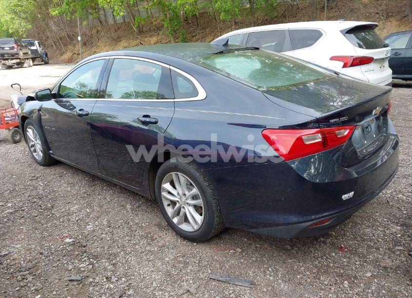 Photo 3 of 2017 Chevrolet Malibu 1LT (VIN 1G1ZE5ST8HF131790)
