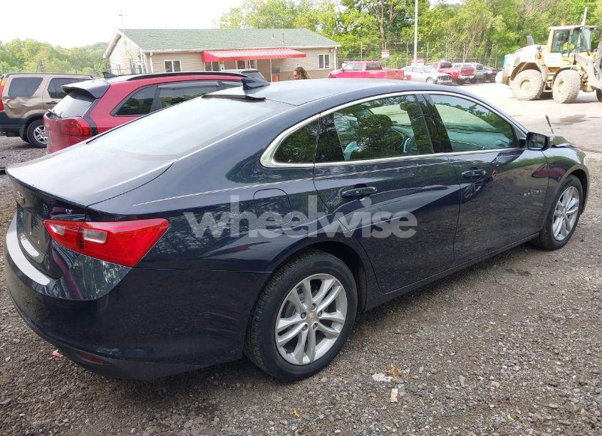 Photo 4 of 2017 Chevrolet Malibu 1LT (VIN 1G1ZE5ST8HF131790)