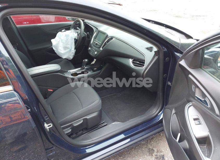 Photo 5 of 2017 Chevrolet Malibu 1LT (VIN 1G1ZE5ST8HF131790)