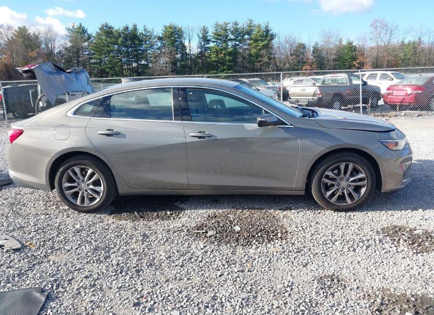 Photo 13 of 2017 Chevrolet Malibu 1LT (VIN 1G1ZE5ST8HF132504)