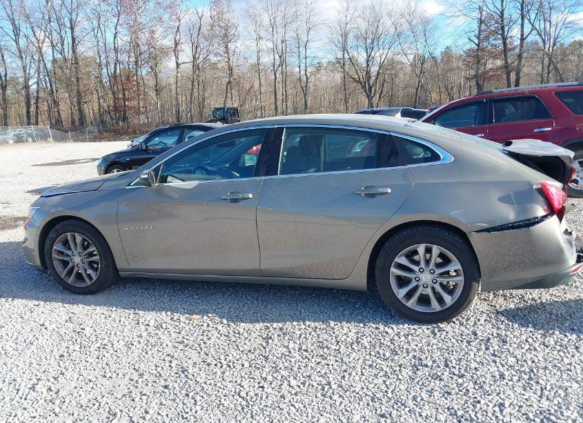 Photo 14 of 2017 Chevrolet Malibu 1LT (VIN 1G1ZE5ST8HF132504)