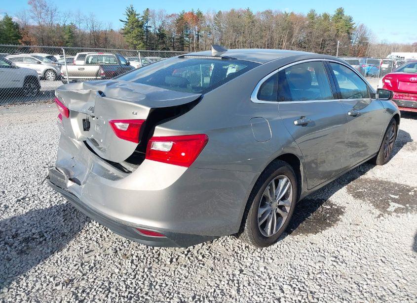 Photo 4 of 2017 Chevrolet Malibu 1LT (VIN 1G1ZE5ST8HF132504)