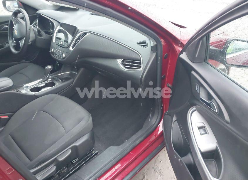 Photo 5 of 2017 Chevrolet Malibu 1LT (VIN 1G1ZE5ST8HF133720)