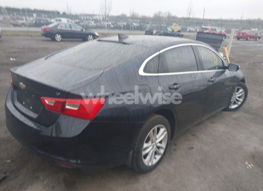 Photo 4 of 2017 Chevrolet Malibu 1LT (VIN 1G1ZE5ST8HF179001)