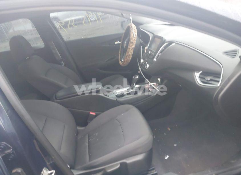 Photo 5 of 2017 Chevrolet Malibu 1LT (VIN 1G1ZE5ST8HF179001)