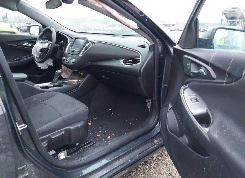 Photo 5 of 2017 Chevrolet Malibu 1LT (VIN 1G1ZE5ST8HF184747)