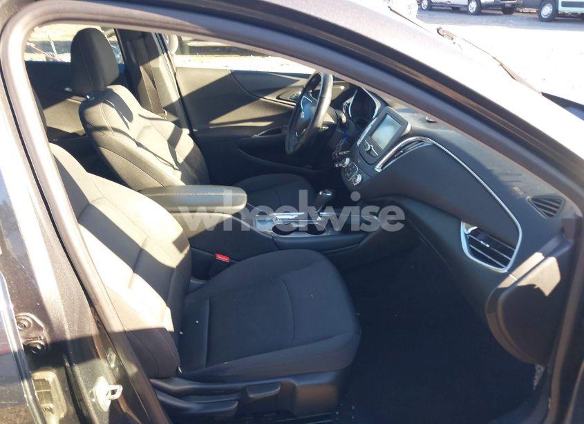 Photo 5 of 2017 Chevrolet Malibu 1LT (VIN 1G1ZE5ST8HF193366)