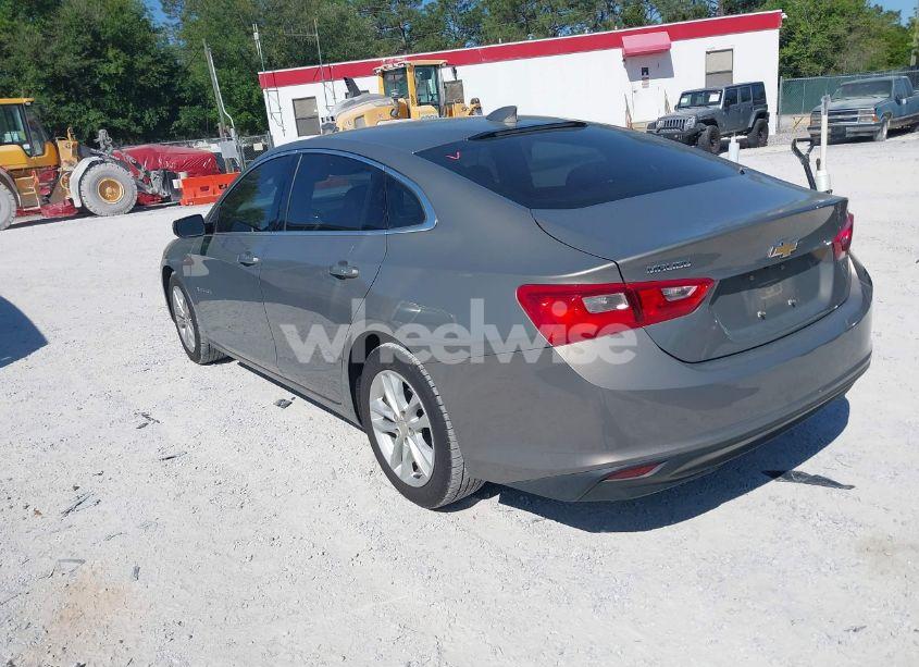 Photo 3 of 2017 Chevrolet Malibu 1LT (VIN 1G1ZE5ST8HF197210)