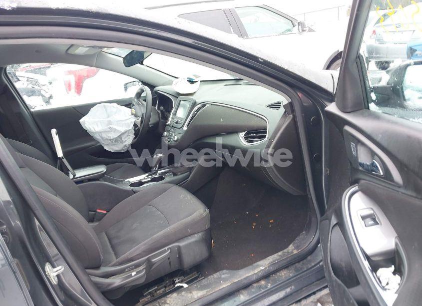 Photo 5 of 2017 Chevrolet Malibu 1LT (VIN 1G1ZE5ST8HF208254)