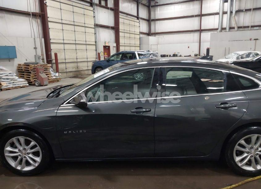 Photo 15 of 2017 Chevrolet Malibu 1LT (VIN 1G1ZE5ST8HF209517)