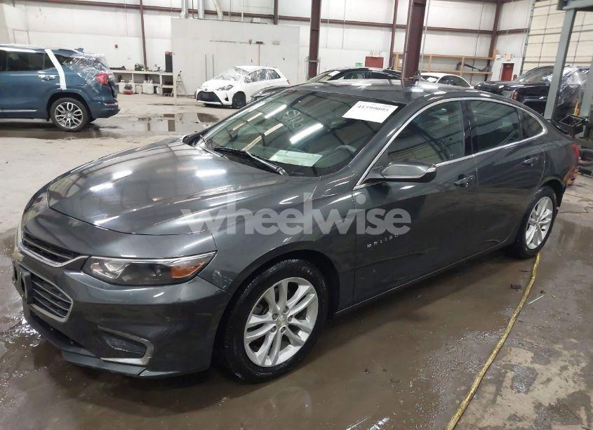 Photo 2 of 2017 Chevrolet Malibu 1LT (VIN 1G1ZE5ST8HF209517)