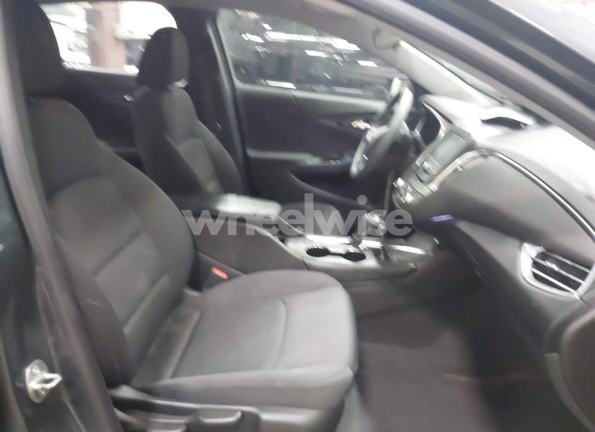 Photo 5 of 2017 Chevrolet Malibu 1LT (VIN 1G1ZE5ST8HF209517)