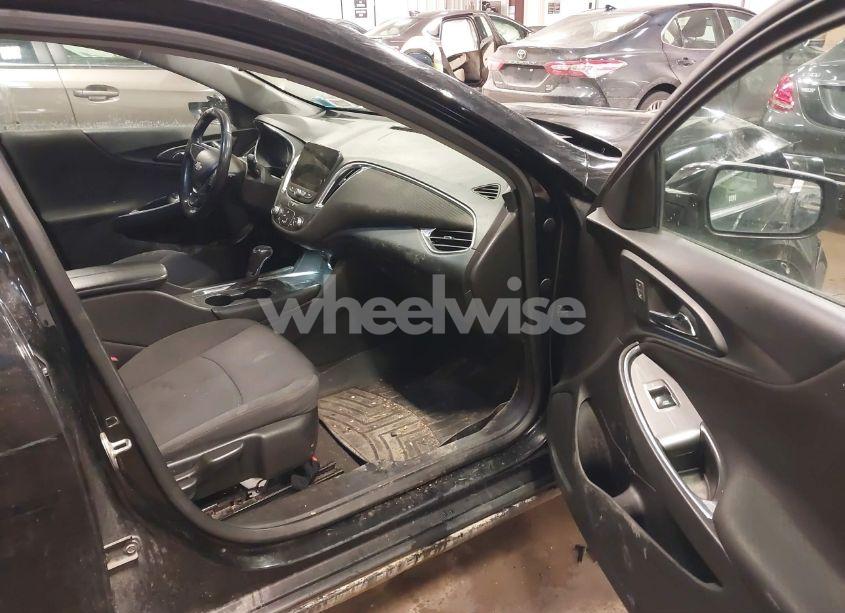 Photo 5 of 2017 Chevrolet Malibu 1LT (VIN 1G1ZE5ST8HF210019)