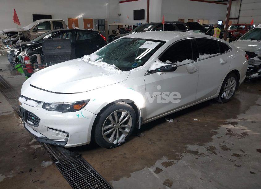 Photo 2 of 2017 Chevrolet Malibu 1LT (VIN 1G1ZE5ST8HF211736)