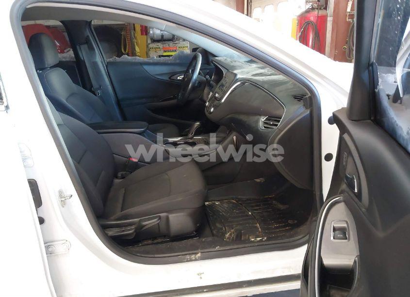 Photo 5 of 2017 Chevrolet Malibu 1LT (VIN 1G1ZE5ST8HF211736)