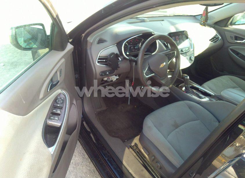 Photo 5 of 2017 Chevrolet Malibu 1LT (VIN 1G1ZE5ST8HF222400)