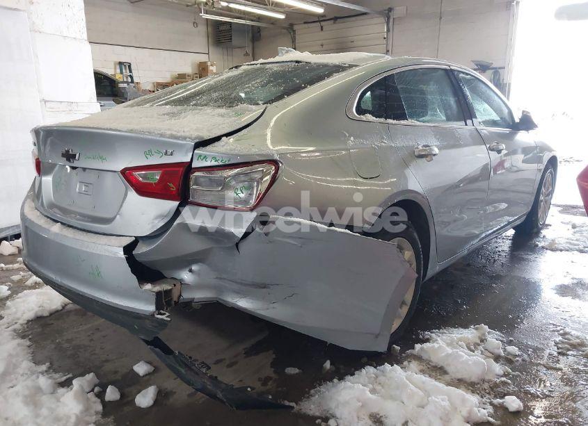 Photo 4 of 2017 Chevrolet Malibu 1LT (VIN 1G1ZE5ST8HF225684)