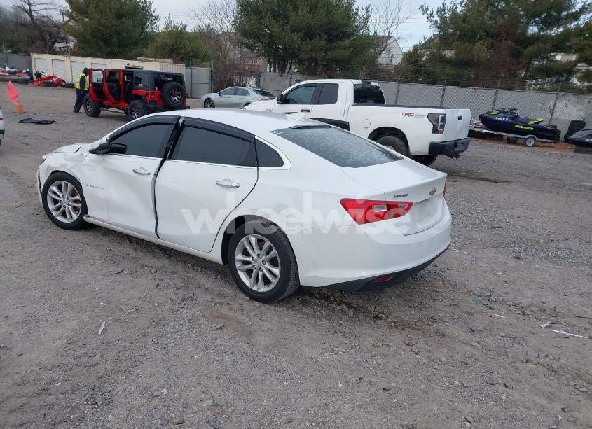 Photo 3 of 2017 Chevrolet Malibu 1LT (VIN 1G1ZE5ST8HF227872)