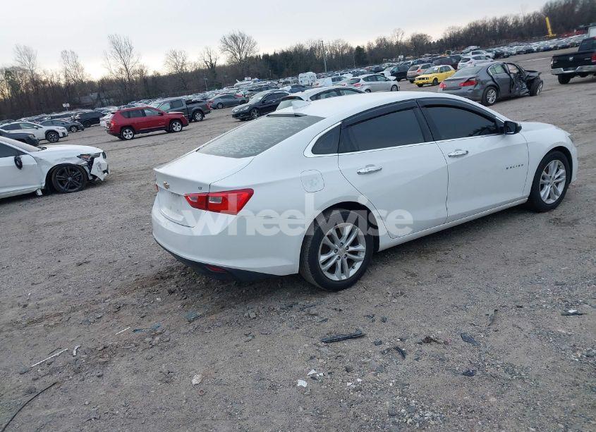 Photo 4 of 2017 Chevrolet Malibu 1LT (VIN 1G1ZE5ST8HF227872)