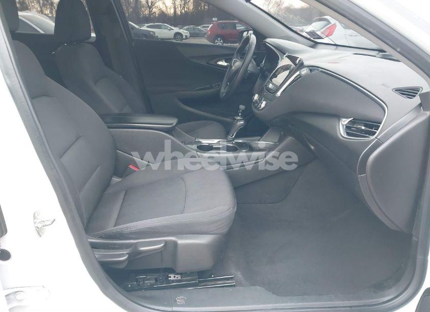 Photo 5 of 2017 Chevrolet Malibu 1LT (VIN 1G1ZE5ST8HF227872)