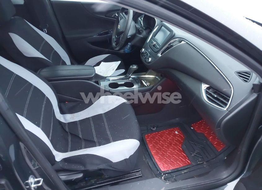 Photo 5 of 2017 Chevrolet Malibu 1LT (VIN 1G1ZE5ST8HF242792)