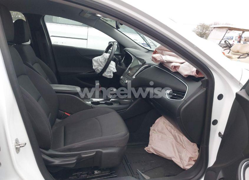 Photo 5 of 2017 Chevrolet Malibu 1LT (VIN 1G1ZE5ST8HF249824)