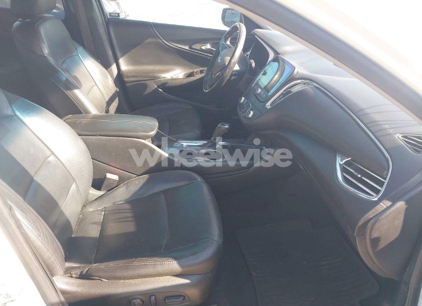 Photo 5 of 2017 Chevrolet Malibu 1LT (VIN 1G1ZE5ST8HF250259)