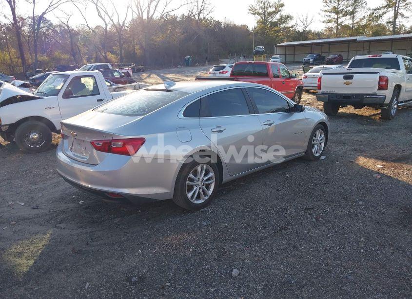 Photo 4 of 2017 Chevrolet Malibu 1LT (VIN 1G1ZE5ST8HF257440)