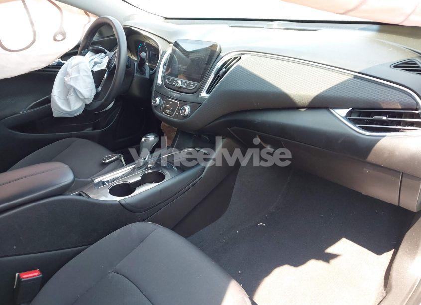 Photo 5 of 2017 Chevrolet Malibu 1LT (VIN 1G1ZE5ST8HF269927)