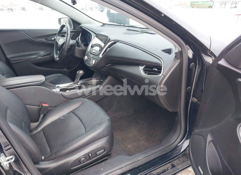 Photo 5 of 2016 Chevrolet Malibu 1LT (VIN 1G1ZE5ST9GF191740)