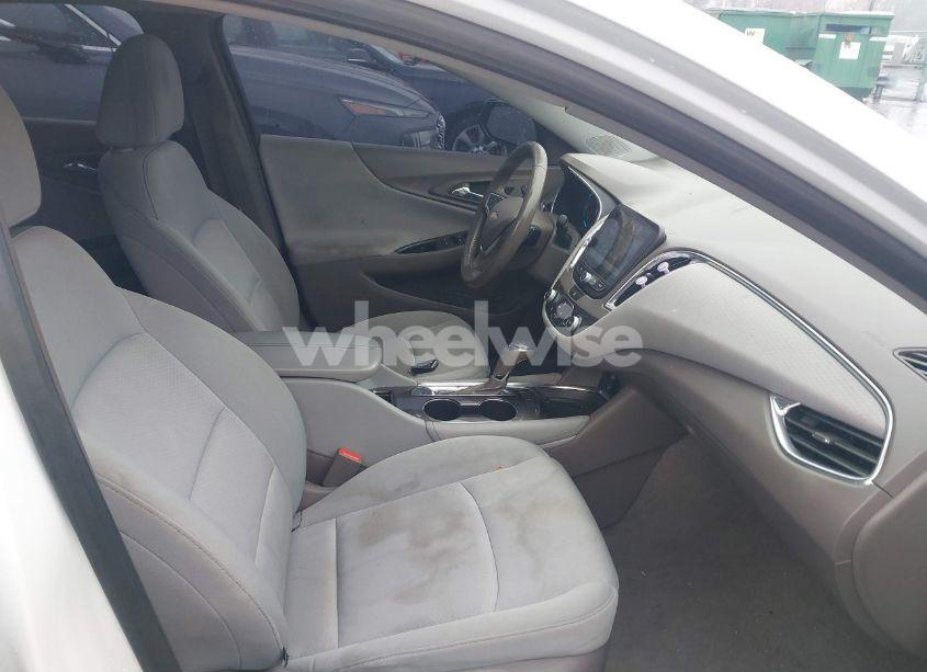 Photo 5 of 2016 Chevrolet Malibu 1LT (VIN 1G1ZE5ST9GF195206)