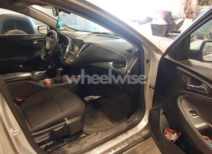 Photo 5 of 2016 Chevrolet Malibu 1LT (VIN 1G1ZE5ST9GF199630)