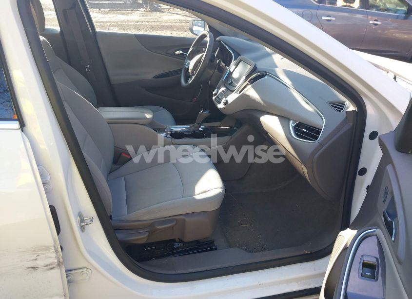 Photo 5 of 2016 Chevrolet Malibu 1LT (VIN 1G1ZE5ST9GF220668)