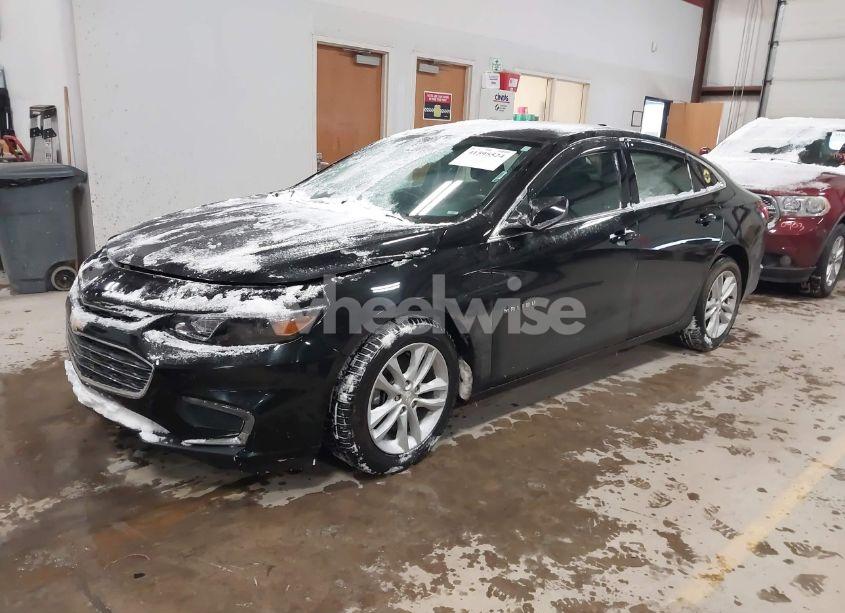 Photo 2 of 2016 Chevrolet Malibu 1LT (VIN 1G1ZE5ST9GF256618)