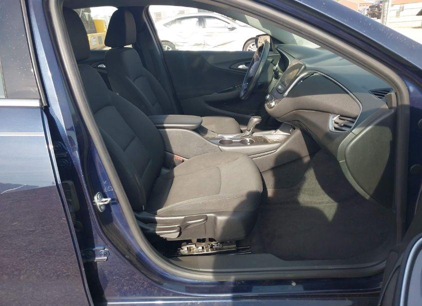 Photo 5 of 2016 Chevrolet Malibu 1LT (VIN 1G1ZE5ST9GF353236)